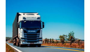 Переваги використання gps трекерів для вантажного транспорту